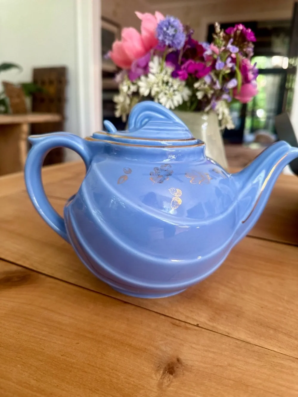 teapot vintage hall